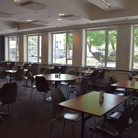 Sandnes Vandrerhjem Hostel *